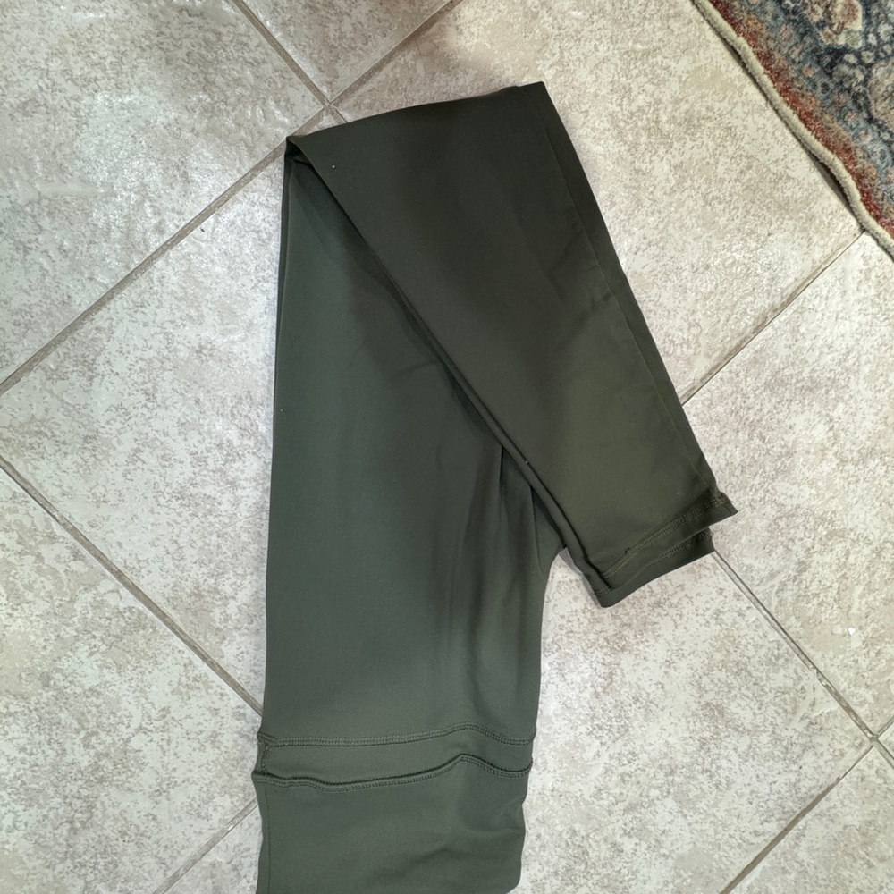 FOREVER 21 NEW Olive Green Stretch Leggings Sz L Large 27” inseam NEW - Picture 2 of 5